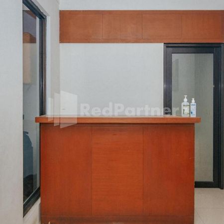 Hotel De Lugano Scbd Syariah Mitra Reddoorz Giacarta Esterno foto