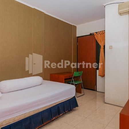 Hotel De Lugano Scbd Syariah Mitra Reddoorz Giacarta Esterno foto
