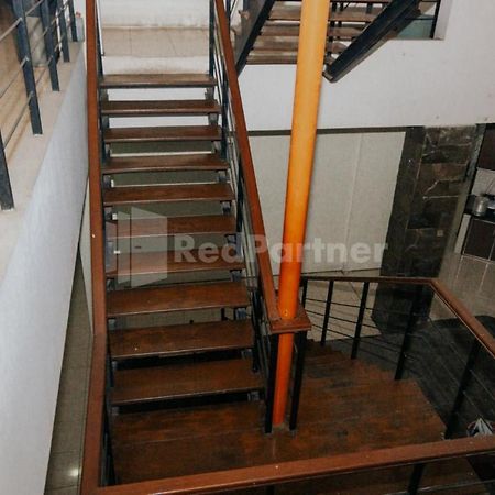 Hotel De Lugano Scbd Syariah Mitra Reddoorz Giacarta Esterno foto