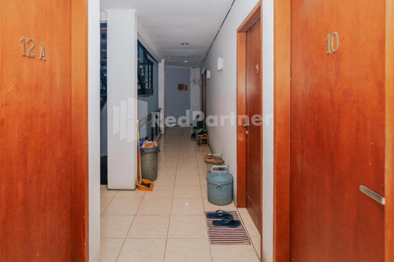 Hotel De Lugano Scbd Syariah Mitra Reddoorz Giacarta Esterno foto