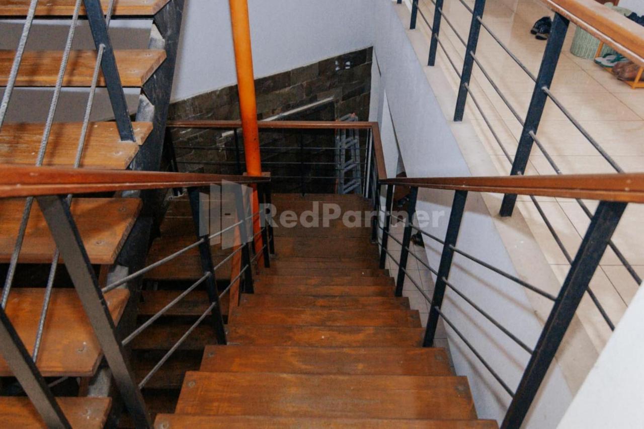Hotel De Lugano Scbd Syariah Mitra Reddoorz Giacarta Esterno foto