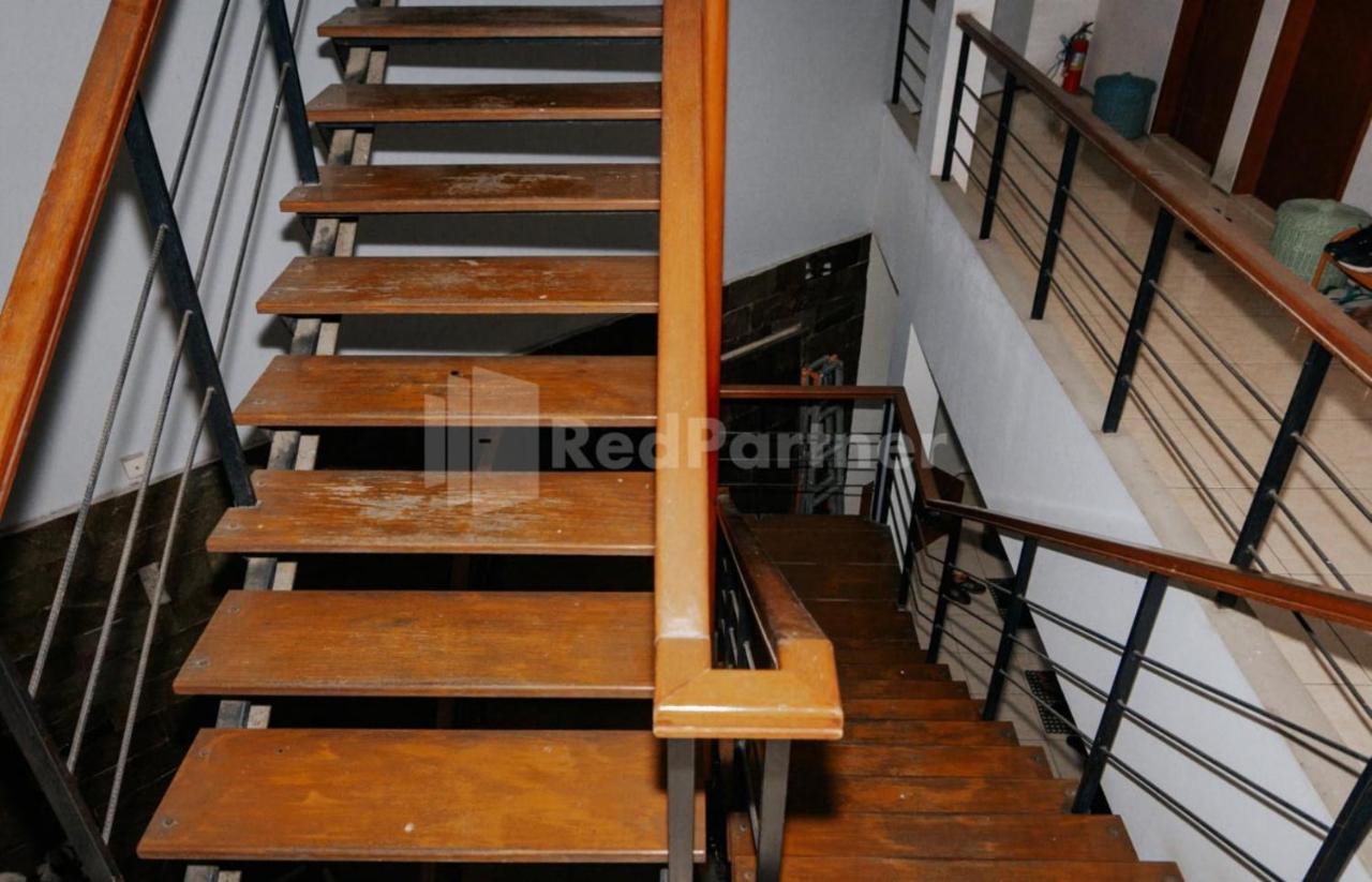 Hotel De Lugano Scbd Syariah Mitra Reddoorz Giacarta Esterno foto